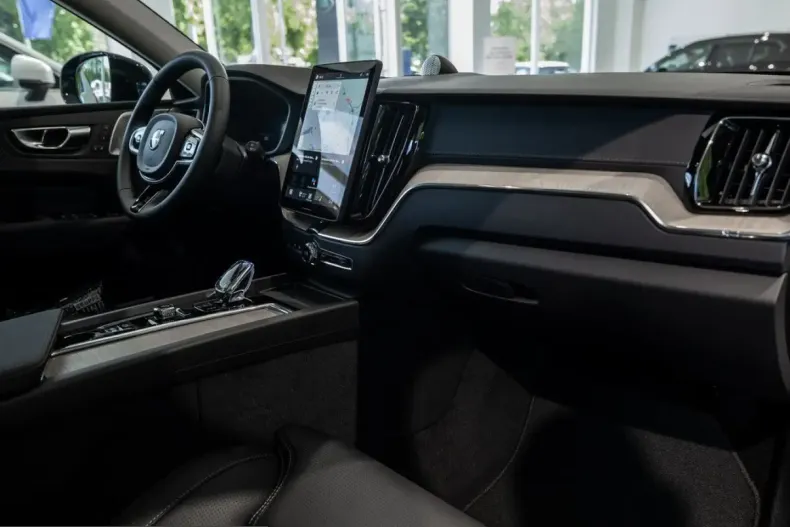 Volvo XC60 din 2025 cu 10.849 km - oferta VOL227100 - foto 6