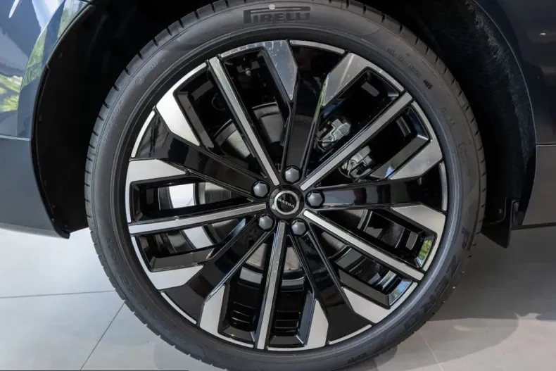 Volvo XC60 din 2025 cu 10.849 km - oferta VOL227100 - foto 8