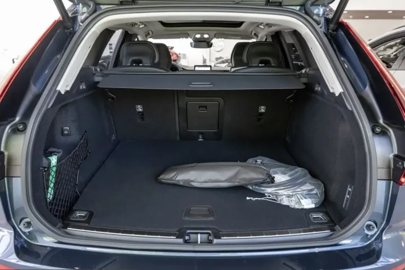 Volvo XC60 din 2025 cu 10.849 km - oferta VOL227100 - foto 9