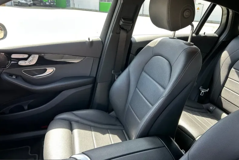 Mercedes-Benz GLC 300 (Clasa GLC) din 2022 cu 45.130 km - oferta MER227139 - foto 22