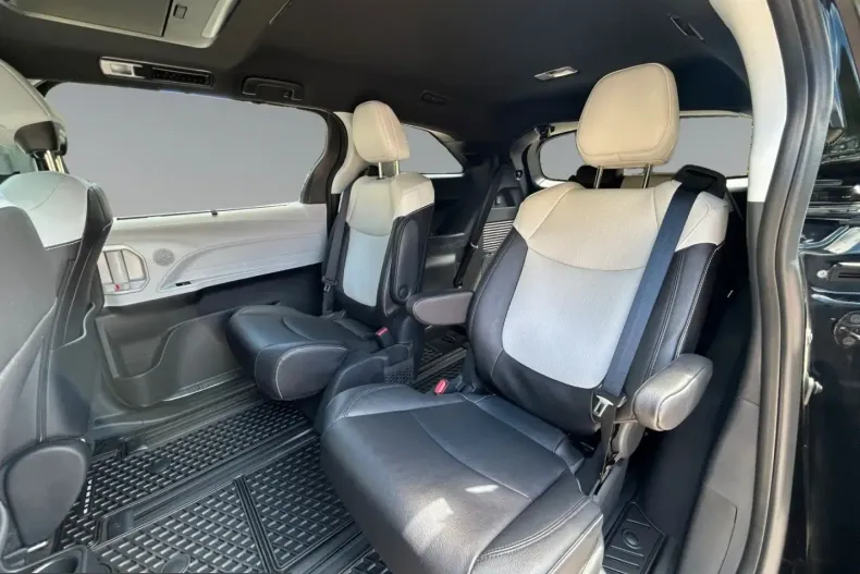 Toyota Sienna din 2025 cu 7.000 km - oferta TOY227141 - foto 13
