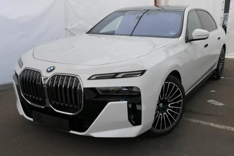 BMW 740 (Seria 7) din 2025 cu 18.700 km - oferta BMW227155 - foto 1