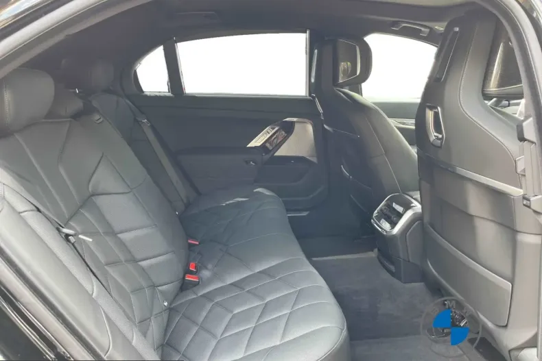 BMW 740 (Seria 7) din 2025 cu 17.023 km - oferta BMW227156 - foto 17