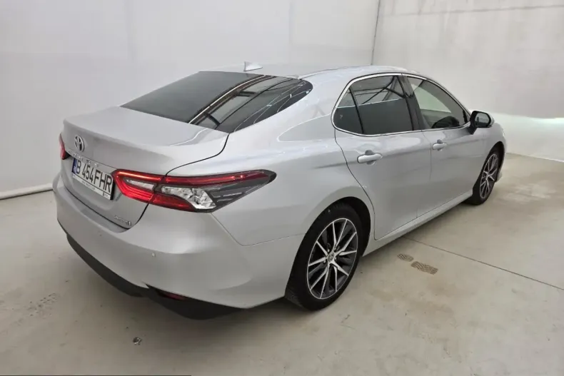 Toyota Camry din 2023 cu 36.805 km - oferta TOY227158 - foto 3