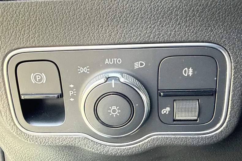 Mercedes-Benz GLA (Clasa GLA) din 2021 cu 118.421 km - oferta MER227209 - foto 15