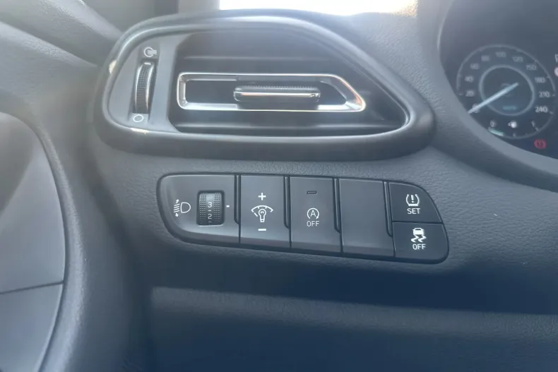 Hyundai i30 din 2024 cu 13.420 km - oferta HYU227216 - foto 15