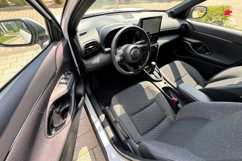 Toyota Yaris din 2025 cu 2.532 km - oferta TOY227235 - foto 23
