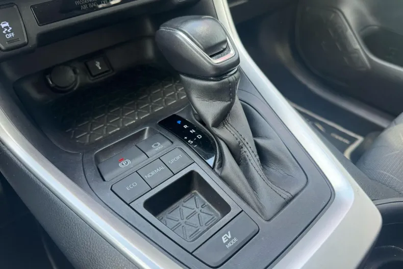 Toyota RAV4 din 2021 cu 65.437 km - oferta TOY227258 - foto 4