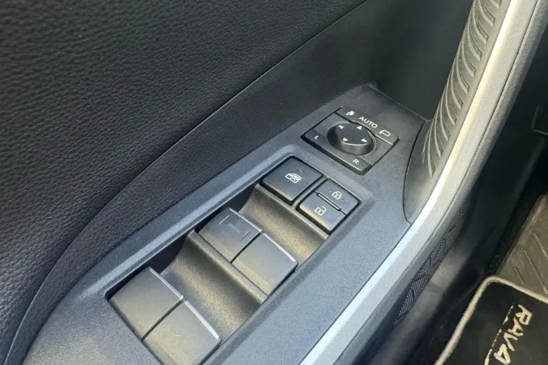 Toyota RAV4 din 2021 cu 65.437 km - oferta TOY227258 - foto 24