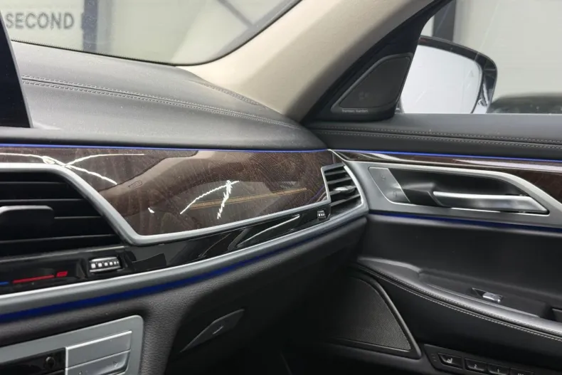 BMW 740d (Seria 7) din 2020 cu 82.954 km - oferta BMW227348 - foto 19