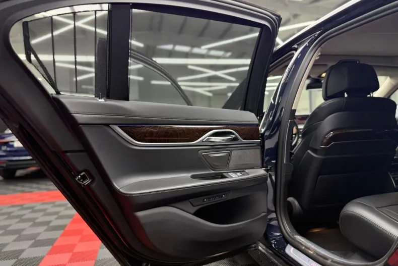 BMW 740d (Seria 7) din 2020 cu 82.954 km - oferta BMW227348 - foto 24