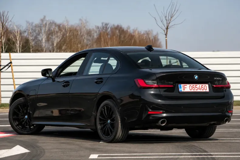 BMW 330e (Seria 3) din 2020 cu 163.000 km - oferta BMW227350 - foto 8
