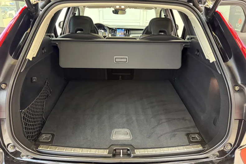 Volvo XC60 din 2023 cu 179.900 km - oferta VOL227352 - foto 13
