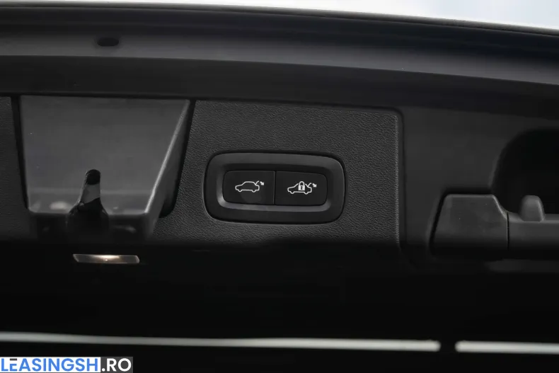 Volvo XC60 din 2023 cu 125.178 km - oferta VOL227364 - foto 13