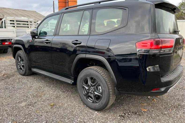 Toyota Land Cruiser 300 din 2026 cu 10 km - oferta TOY227381 - foto 4