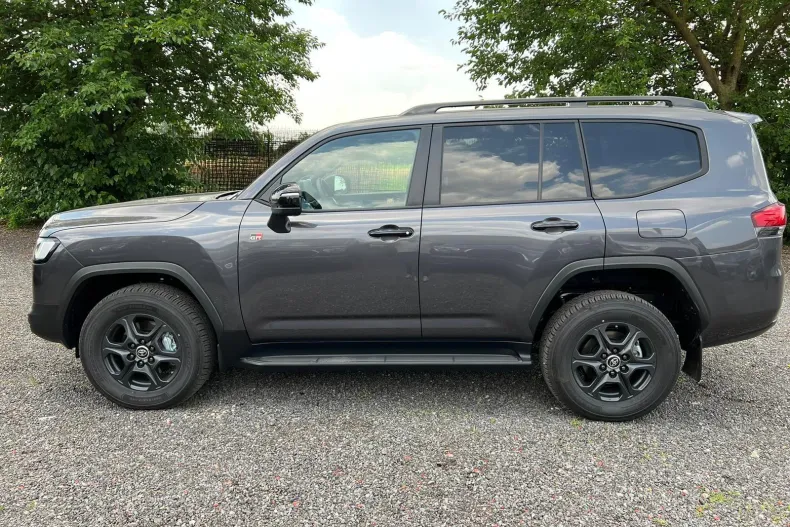 Toyota Land Cruiser 300 din 2026 cu 10 km - oferta TOY227382 - foto 2