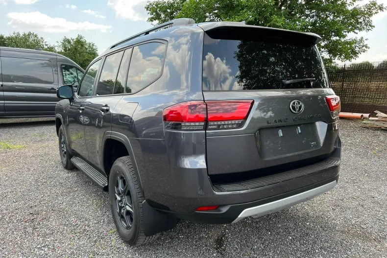 Toyota Land Cruiser 300 din 2026 cu 10 km - oferta TOY227382 - foto 3