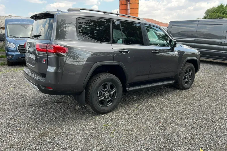 Toyota Land Cruiser 300 din 2026 cu 10 km - oferta TOY227382 - foto 5