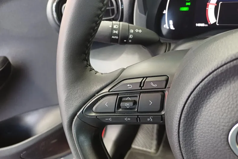 Toyota Yaris Cross din 2025 cu 14.965 km - oferta TOY227399 - foto 11