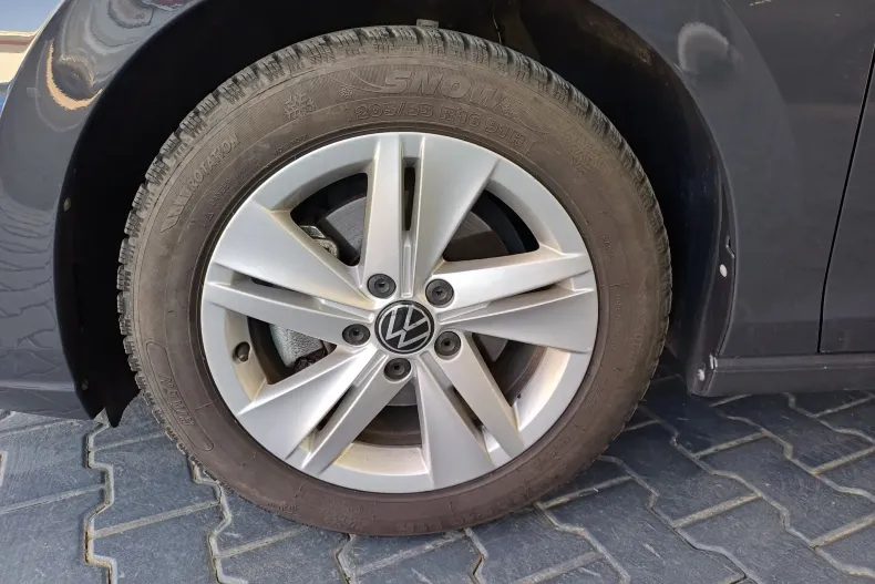 Volkswagen Golf din 2023 cu 35.420 km - oferta VOL227402 - foto 4