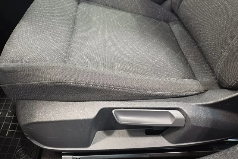 Volkswagen Golf din 2023 cu 35.420 km - oferta VOL227402 - foto 8