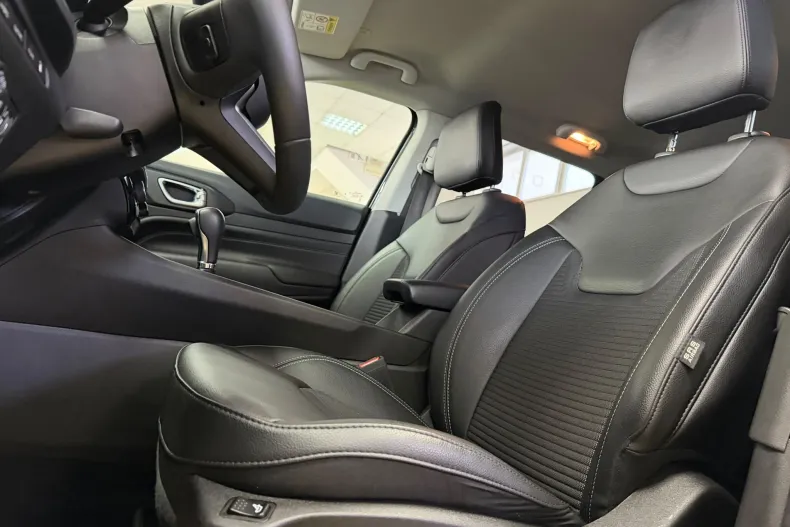 Jeep Compass din 2023 cu 93.747 km - oferta JEE227448 - foto 6