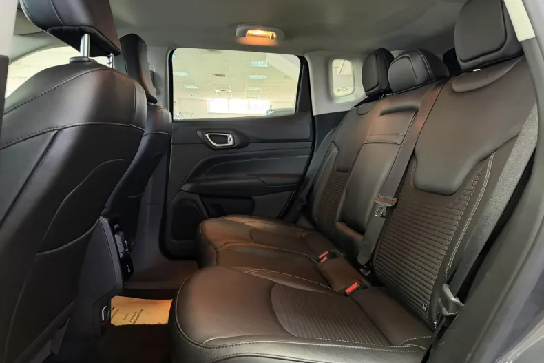 Jeep Compass din 2023 cu 93.747 km - oferta JEE227448 - foto 15