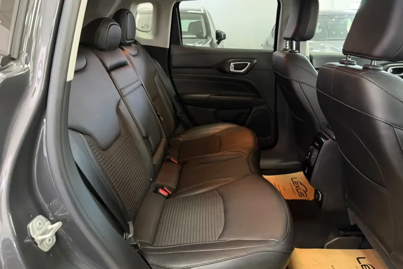 Jeep Compass din 2023 cu 93.747 km - oferta JEE227448 - foto 16