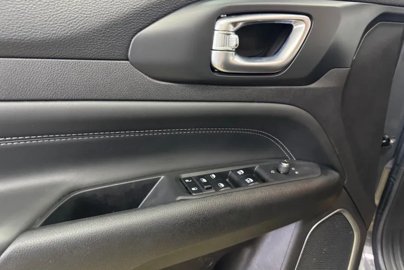 Jeep Compass din 2023 cu 100.500 km - oferta JEE227449 - foto 23