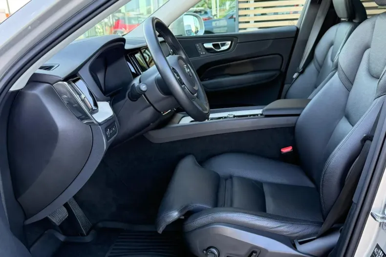 Volvo XC60 din 2020 cu 65.671 km - oferta VOL227480 - foto 16