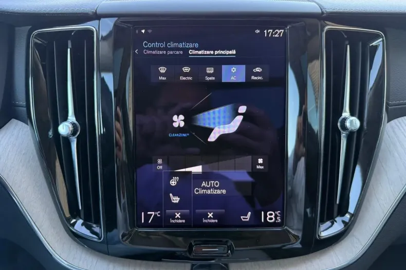 Volvo XC60 din 2020 cu 65.671 km - oferta VOL227480 - foto 26