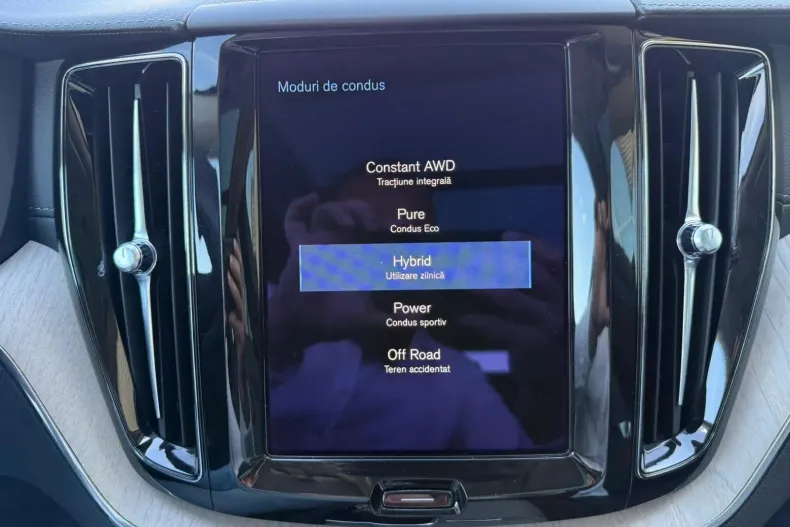 Volvo XC60 din 2020 cu 65.671 km - oferta VOL227480 - foto 28