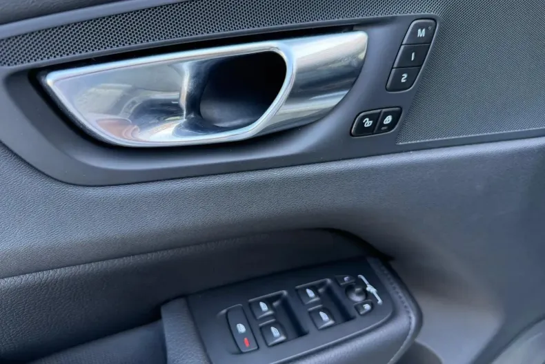 Volvo XC60 din 2020 cu 65.671 km - oferta VOL227480 - foto 30