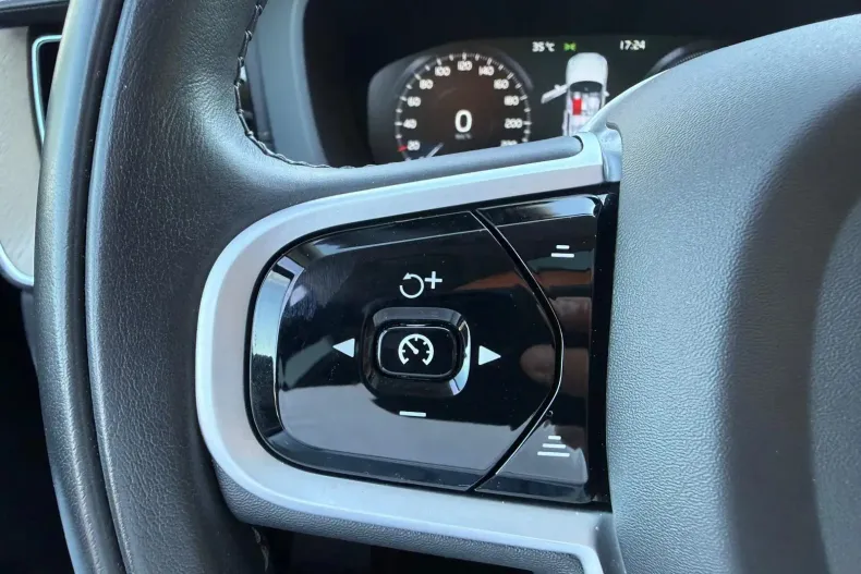 Volvo XC60 din 2020 cu 65.671 km - oferta VOL227480 - foto 34