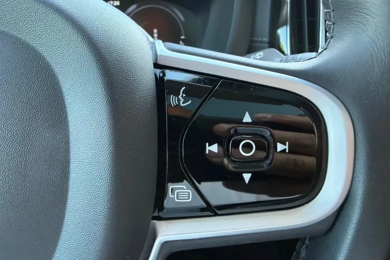Volvo XC60 din 2020 cu 65.671 km - oferta VOL227480 - foto 35
