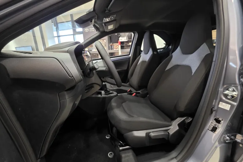 Toyota Aygo (X) din 2025 cu 10 km - oferta TOY227488 - foto 3