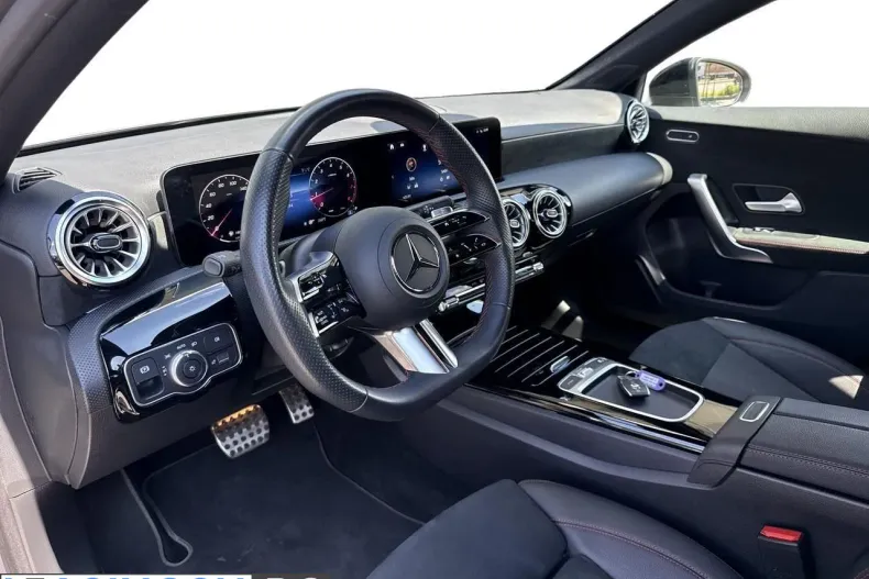 Mercedes-Benz A 200 (Clasa A) din 2023 cu 21.594 km - oferta MER227532 - foto 11