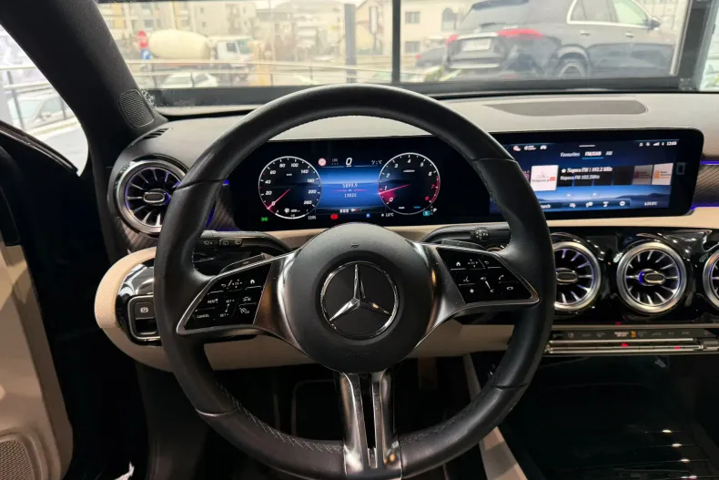 Mercedes-Benz A 200 (Clasa A) din 2023 cu 10.100 km - oferta MER227546 - foto 12