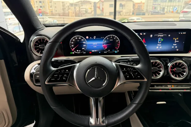 Mercedes-Benz A 200 (Clasa A) din 2024 cu 6.300 km - oferta MER227547 - foto 12