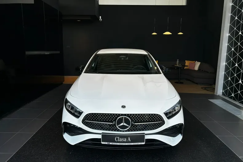 Mercedes-Benz A 220 (Clasa A) din 2024 cu 11.100 km - oferta MER227553 - foto 1