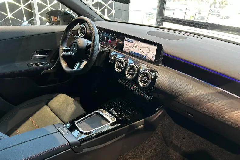 Mercedes-Benz A 220 (Clasa A) din 2024 cu 11.100 km - oferta MER227553 - foto 9