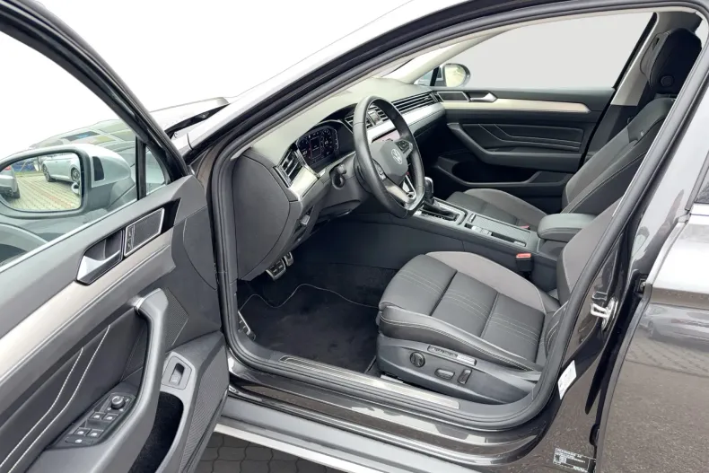 Volkswagen Passat Alltrack din 2023 cu 83.268 km - oferta VOL227559 - foto 9