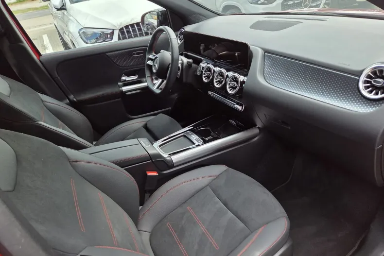 Mercedes-Benz GLA (Clasa GLA) din 2025 cu 8.900 km - oferta MER227642 - foto 16