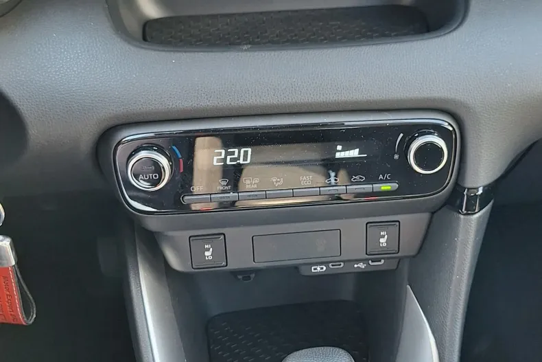 Toyota Yaris din 2024 cu 4.200 km - oferta TOY227678 - foto 19