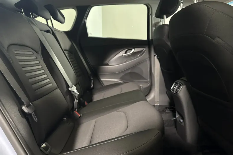 Hyundai i30 din 2024 cu 33.293 km - oferta HYU227701 - foto 12