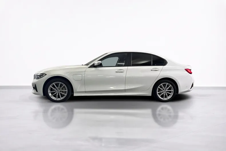 BMW 330e (Seria 3) din 2020 cu 82.779 km - oferta BMW227704 - foto 2