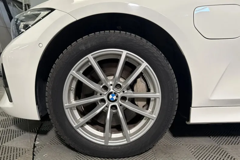 BMW 330e (Seria 3) din 2020 cu 82.779 km - oferta BMW227704 - foto 13