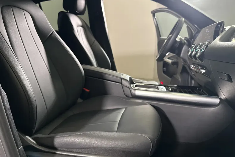 Mercedes-Benz GLA (Clasa GLA) din 2025 cu 21.752 km - oferta MER227714 - foto 11