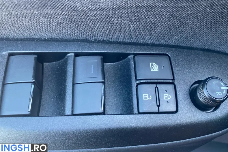 Toyota Yaris din 2025 cu 13.700 km - oferta TOY227799 - foto 11