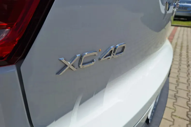 Volvo XC40 din 2020 cu 80.802 km - oferta VOL227826 - foto 38